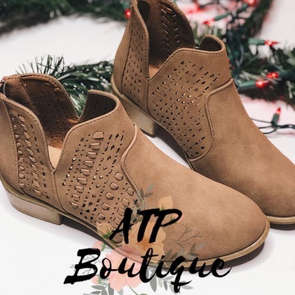 Comfy Tan Color Booties // ✨ - Picture 1 of 2